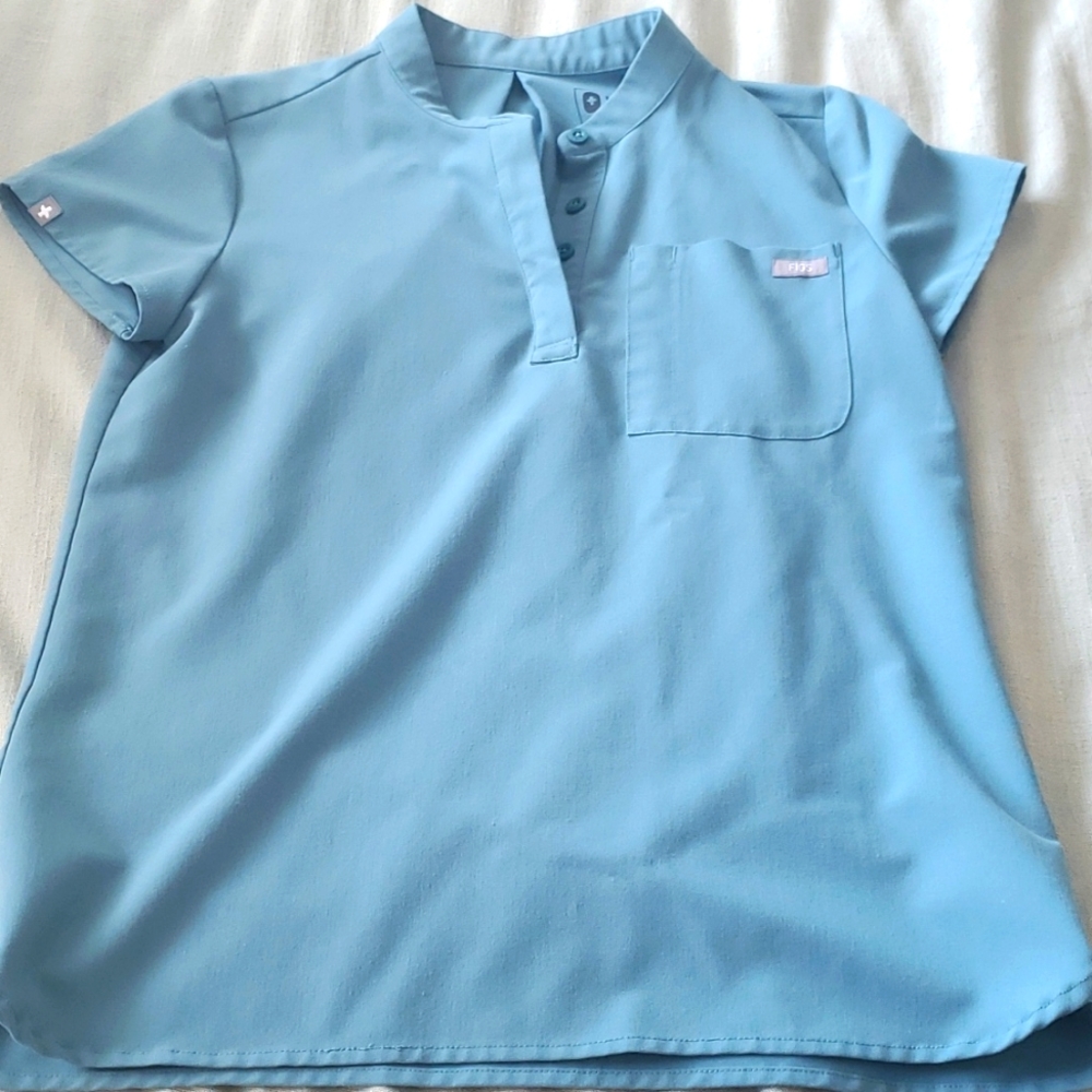Figs- limited style scrub top in teal green